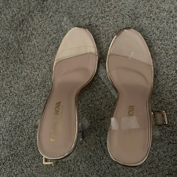 Clear heels - Picture 2 of 3
